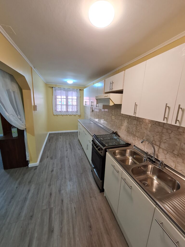 CASA REMODELADA EN VENTA!!