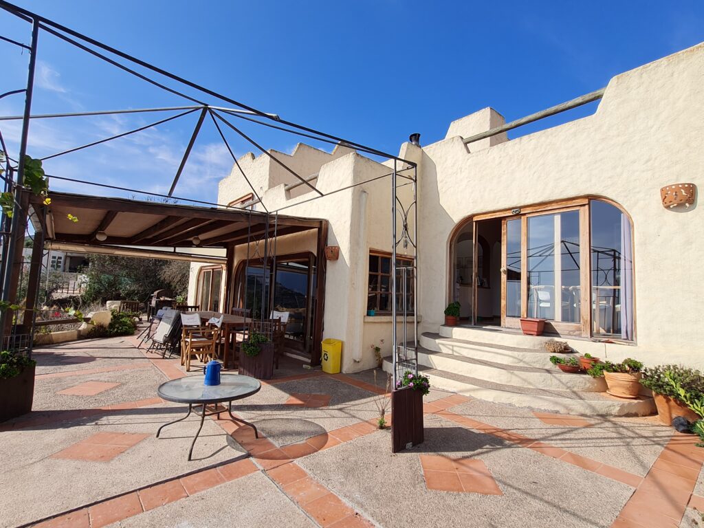 MARAVILLOSA CASA EN VENTA - CONDOMINIO ENCOMENDEROS