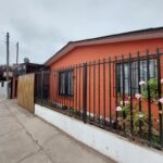 SE VENDE CASA EN AV. PRINCIPAL, IDEAL PARA NEGOCIO!!