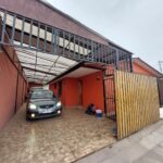 SE VENDE CASA EN AV. PRINCIPAL, IDEAL PARA NEGOCIO!!